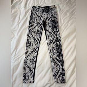 VICTORIA SPORT Black and White Patterned Leggings